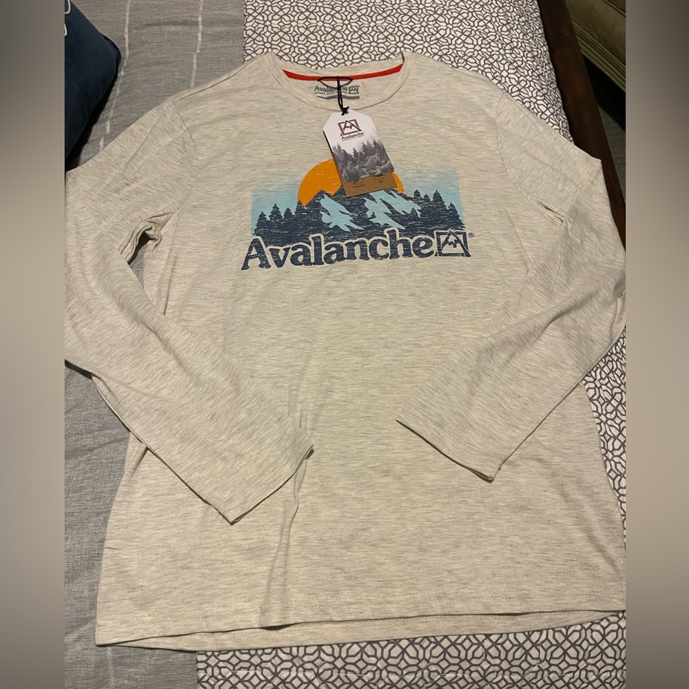 Avalanche Long sleeve tshirt men’s medium NWT